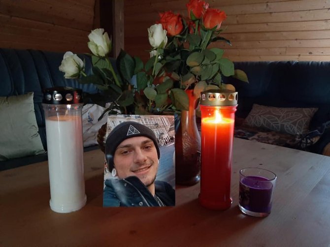 Tânăr român de 20 de ani, mort în Austria. Mama băiatului, măcinată de operații, are nevoie de ajutor pentru a-i repatria trupul
