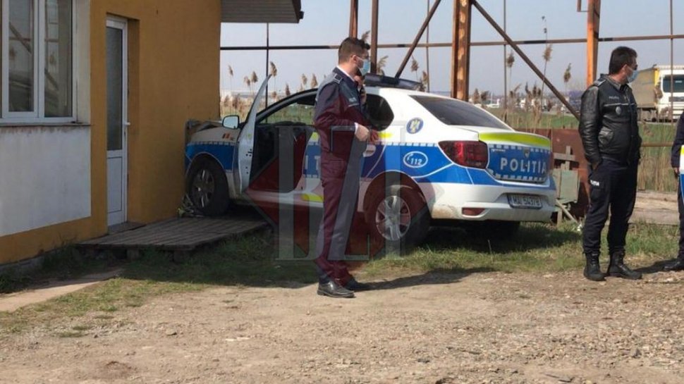 Accident inedit la Iași: O mașină a poliției a intrat într-o casă! 