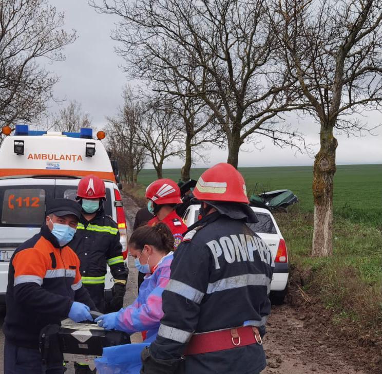 O femeie a murit într-o Dacia 1310 ruptă în două, după un accident între Constanţa şi Tulcea 702969