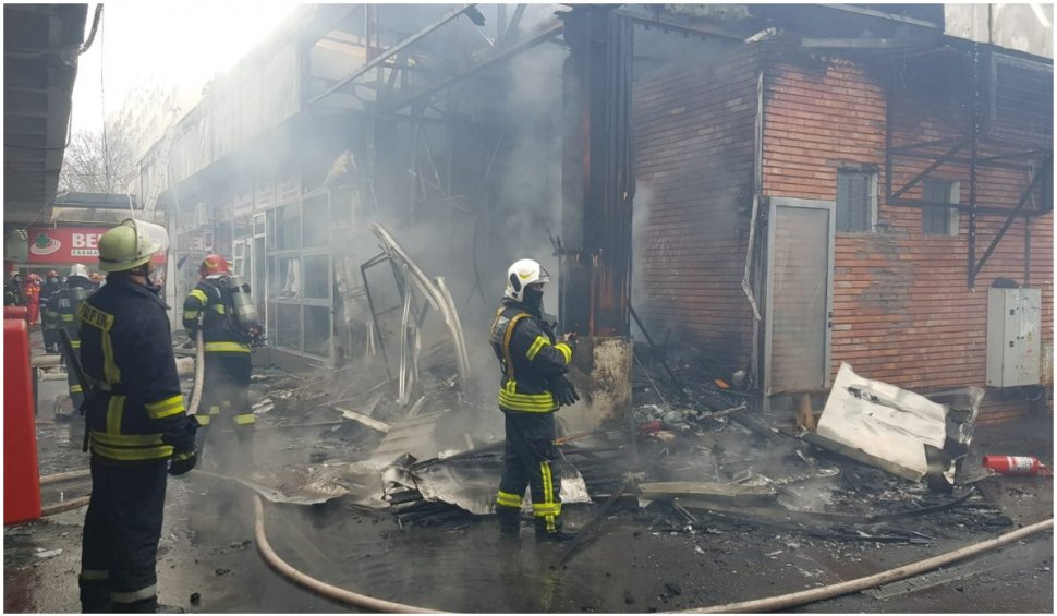 Incendiu într-un magazin din București. Pompierii au izolat întreaga zonă