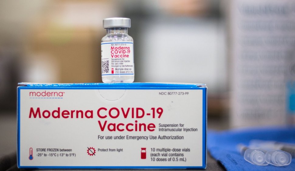 Moderna vrea ca persoanele vaccinate cu serul său să primească o a treia doză în acest an