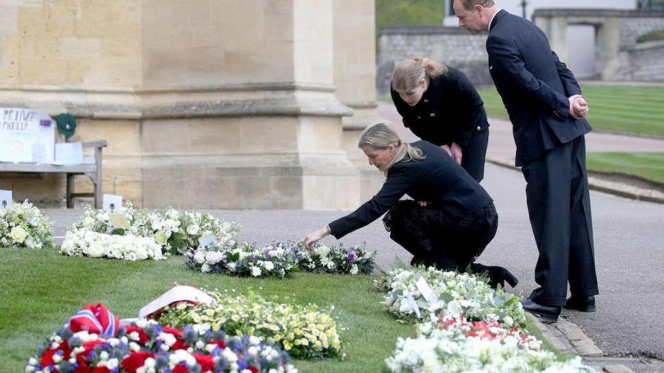 Imagini de la funeraliile Prinţului Philip. Regina Elisabeta, cu lacrimi în ochi, după 73 de ani de iubire