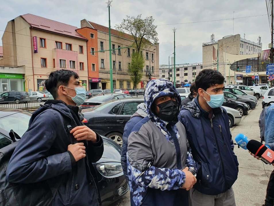 Timișoara în alertă! Zeci de migranţi ridicaţi de pe stradă, după bătaia dintre două grupuri de afgani