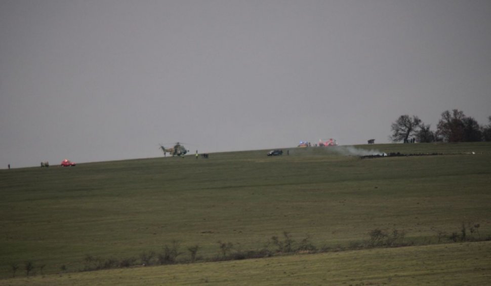 Primele imagini de la locul prăbuşirii avionului MIG 21 Lancer, la Dedrad, în judeţul Mureş