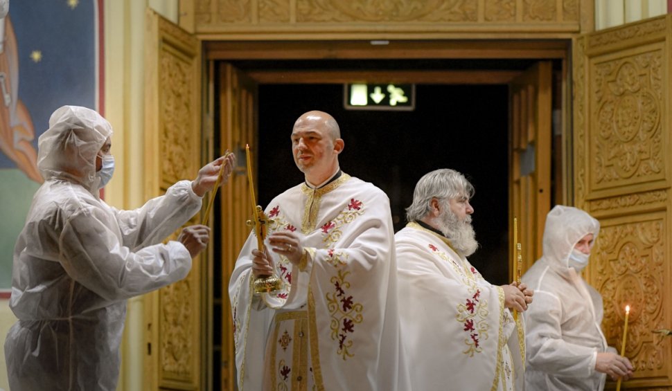 Patriarhia a aprobat îndrumările pentru slujbele de Paște 2021: Preoții vor calcula numărul persoanelor care pot intra în lăcașul de cult