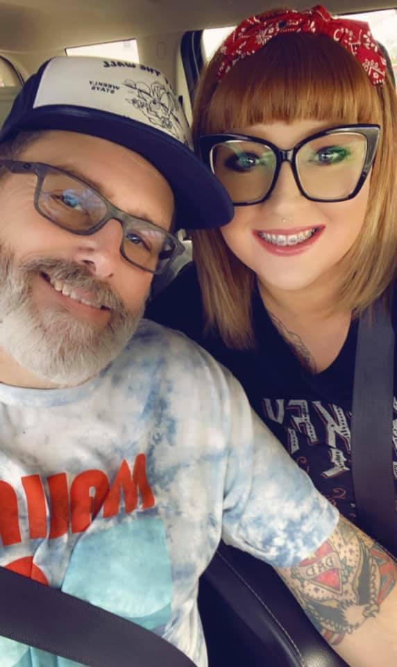 O tânără de 31 de ani s-a căsătorit cu socrul ei de 60 de ani, după ce mariajul cu fiul vitreg s-a destrămat 703731