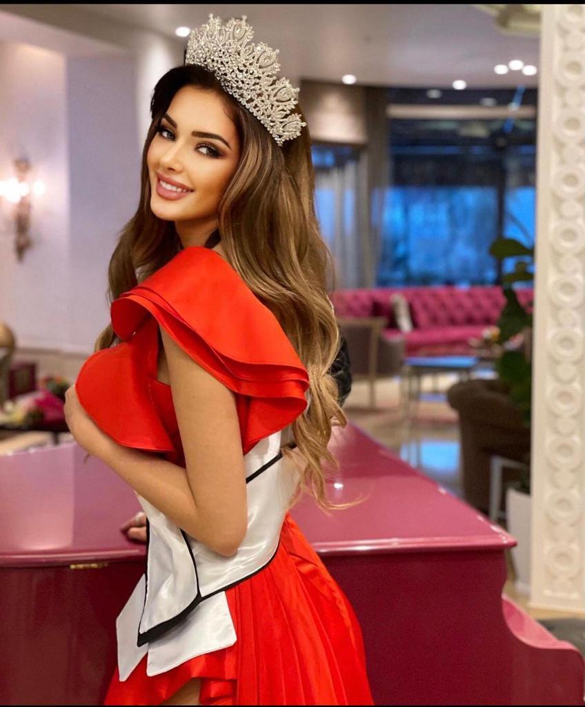 Iolanda Anamaria Babău, locul doi la Miss Europe 2021: "O femeie poate fi şi educată, şi frumoasă" 703916