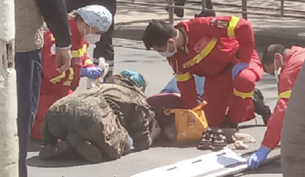 "Eroina cu păr albastru", asistenta care a salvat o femeie, după un accident rutier în Bucureşti