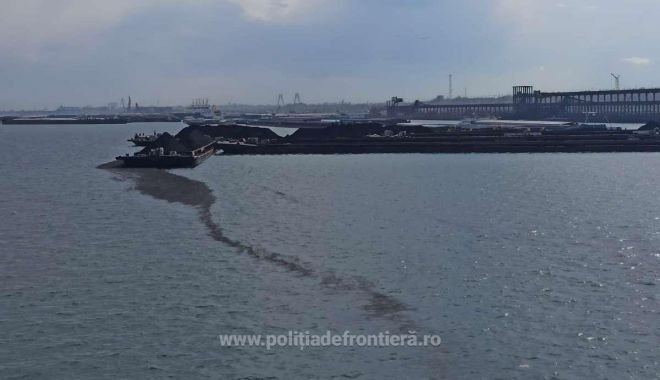 Poluare în bazinul Portului Constanța, după ce autorităţile au descoperit două pete de hidrocarburi