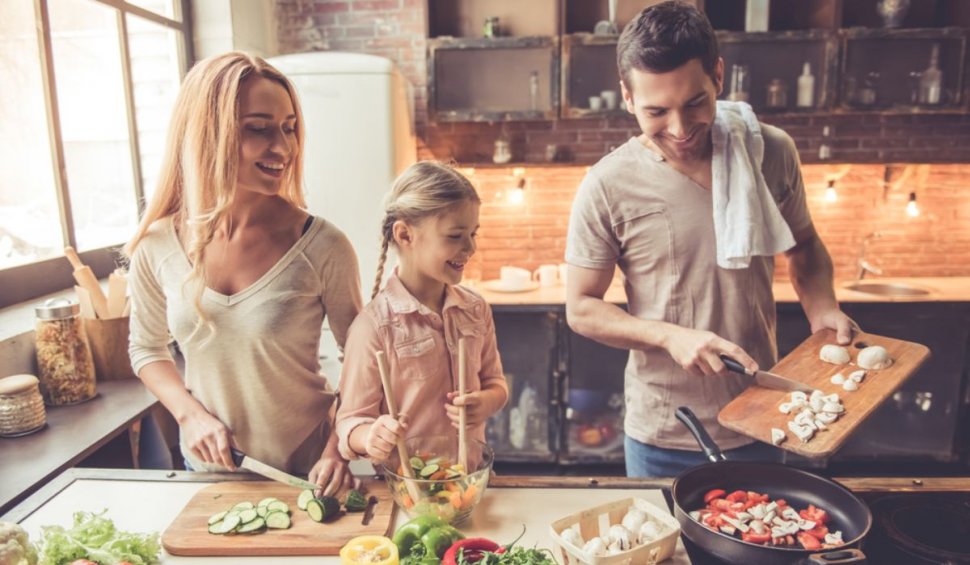 Relaxare în bucătărie: cum te ajută gătitul să gândești pozitiv și să te bucuri de fiecare clipă