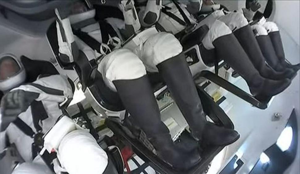 Racheta Falcon 9 şi capsula Crew Dragon au dus patru astronauţi pe orbită, pentru o misiune pe Staţia Spaţială Internaţională 704247