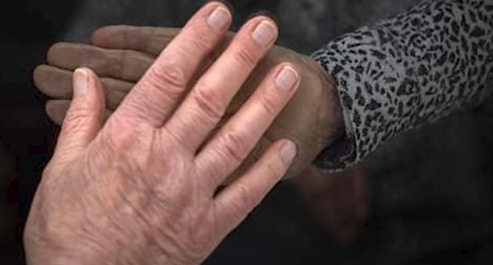 Povestea impresionantă a celor doi soți de 90 de ani pe care pandemia nu i-a putut despărți 704289