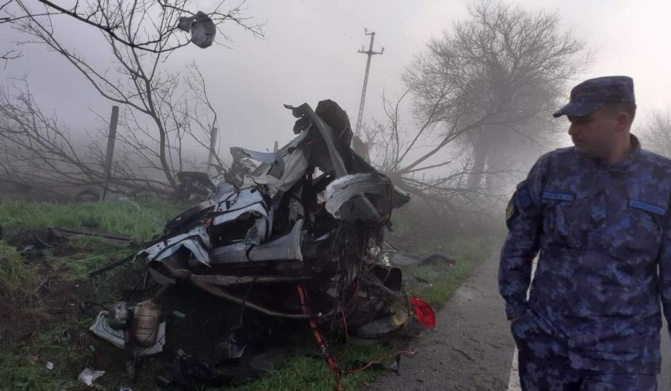 Maşină ruptă în două după un accident la peste 130 km/h, în Comana 704429