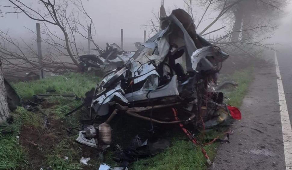 Maşină ruptă în două după un accident la peste 130 km/h, în Comana 704430