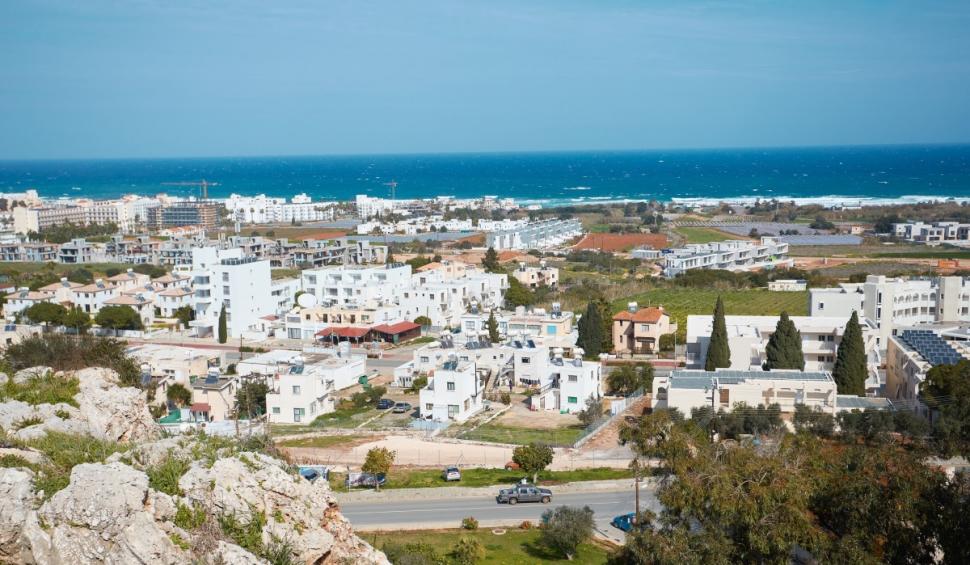 Cipru elimină carantina și testarea pentru turiștii care sunt vaccinați împotriva COVID-19