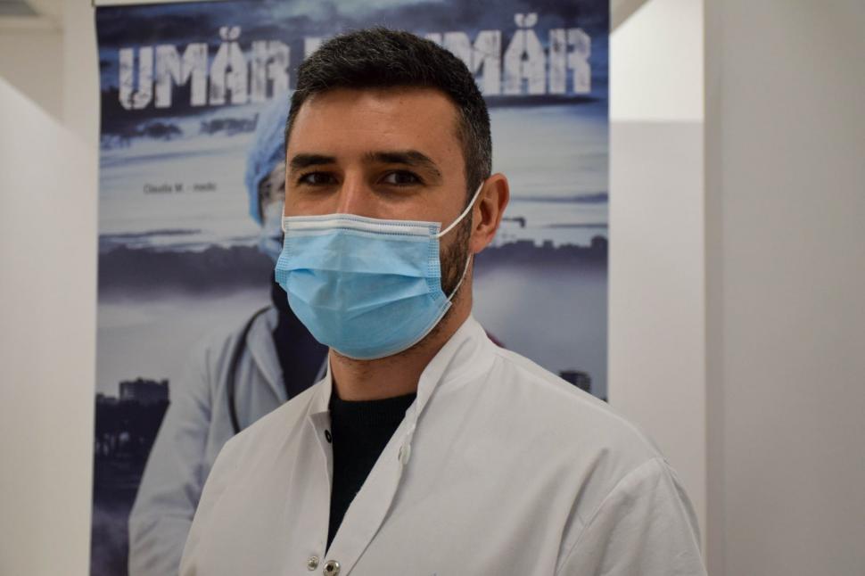Un medic român, bolnav de COVID la două luni de la vaccin. Dr. Braga: "Trei zile au durat simptomele, iar în a șaptea zi, testul era negativ" 704538