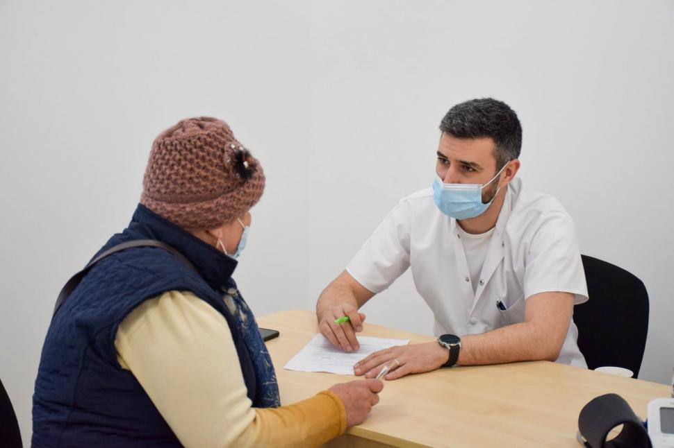 Un medic român, bolnav de COVID la două luni de la vaccin. Dr. Braga: "Trei zile au durat simptomele, iar în a șaptea zi, testul era negativ" 704539