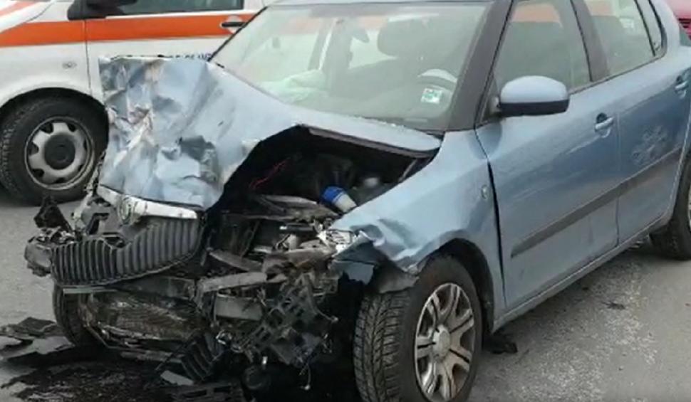 Accident rutier grav pe DN1, în dreptul localității Florești. Doi adulți și trei copii au fost transportați la spital 704887