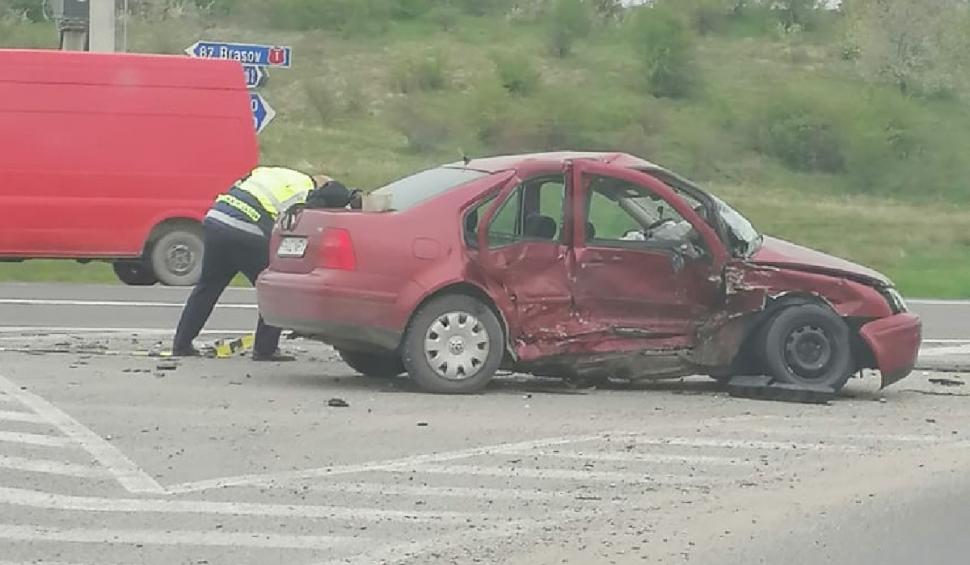 Accident rutier grav pe DN1, în dreptul localității Florești. Doi adulți și trei copii au fost transportați la spital 704888