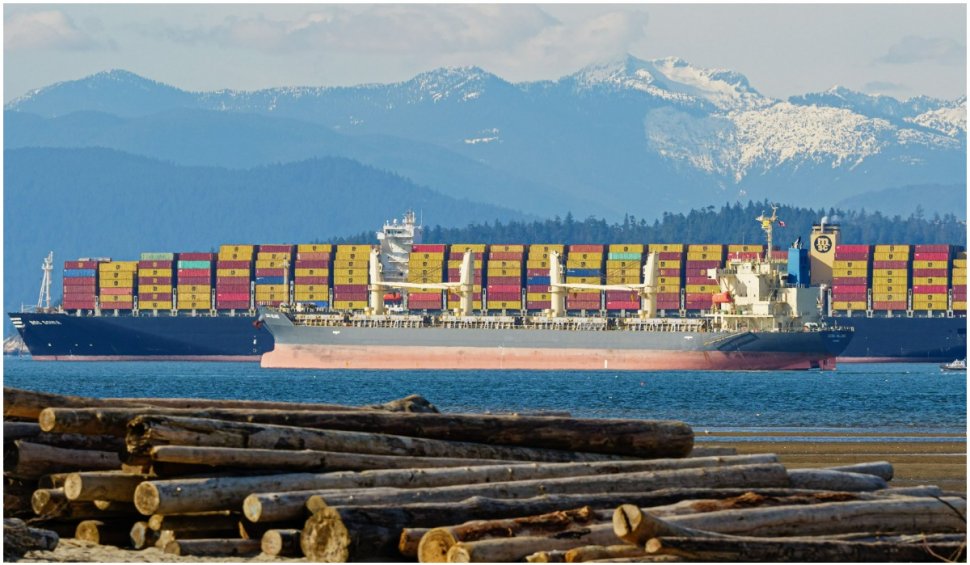 Tot mai multe containere cu marfă ajung în mare. Peste 90% din bunurile aflate în mişcare la nivel mondial sunt transportate pe nave