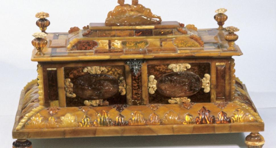 Vănătorii de comori vor să dezgroape cele 48 de lăzi cu aur ale lui Hitler de sub un palat folosit ca bordel, în Polonia 704866