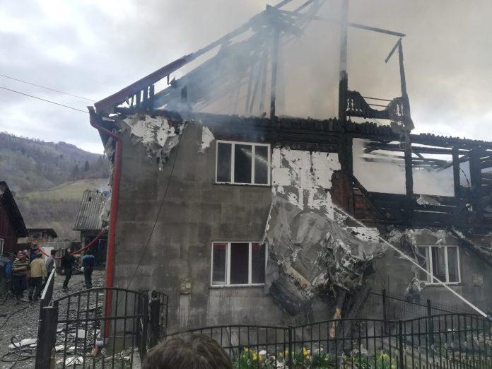  O icoană a Fecioarei Maria a rămas intactă, după un incendiu la o casă din Bistriţa 705010