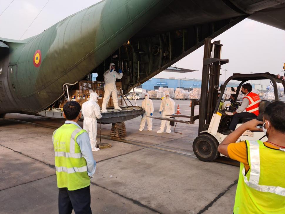 Ajutorul de urgenţă trimis Indiei de România a ajuns vineri dimineaţă la New Delhi 705048