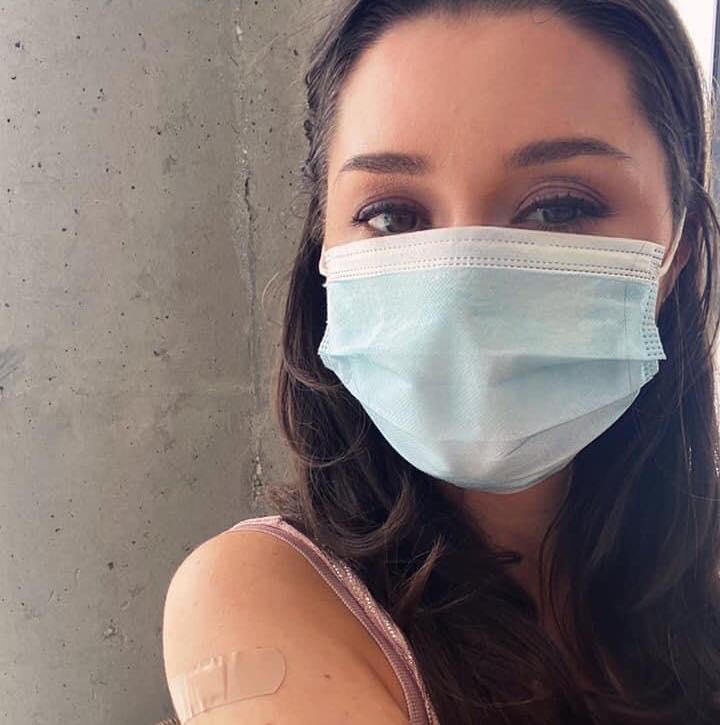 Alexandra a mers 2.100 km pentru a se vaccina: ”A fost o decizie foarte bună, abia aștept doza 2” 705211