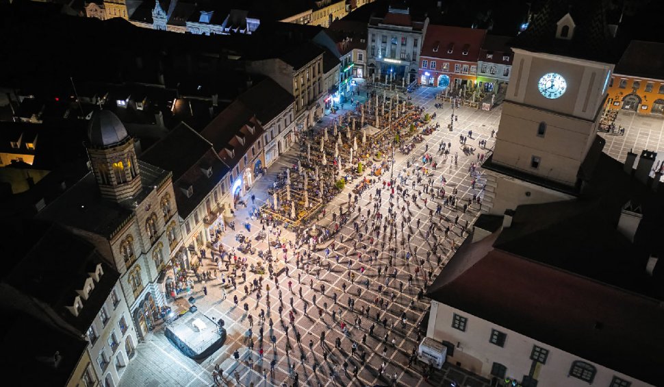 Imagini spectaculoase de la slujba de Înviere din centrul Braşovului 