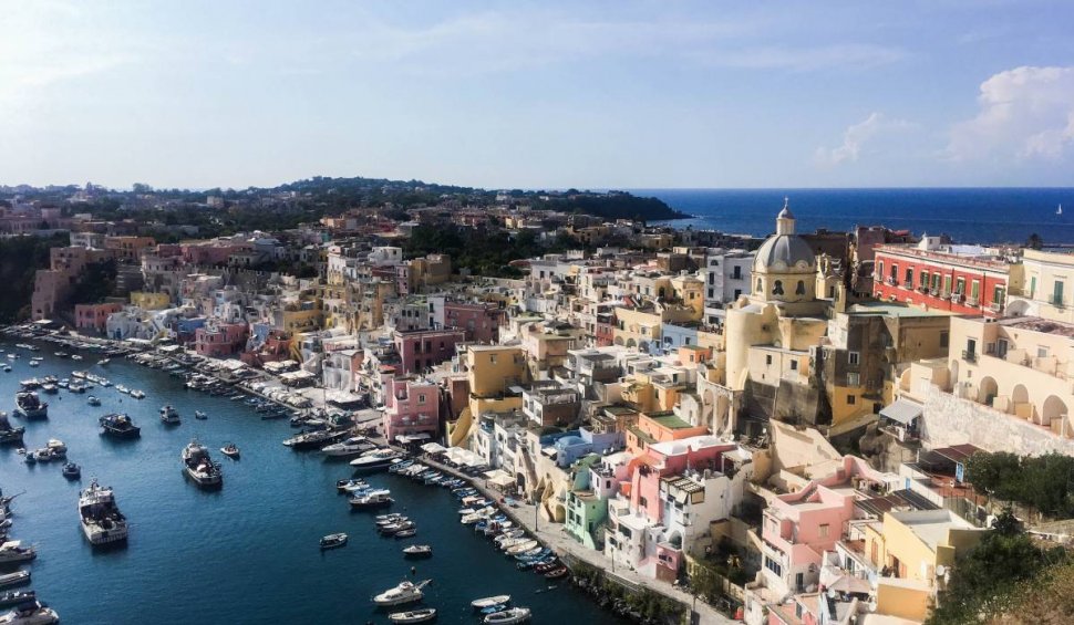 Prima insulă din Italia declarată liberă de COVID. Vaccinarea în masă, finalizată în 4 zile