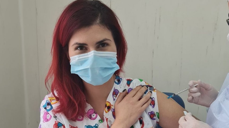 Medic rezident, mesaj emoționant după ce s-a imunizat: ”Mi-am promis că mă voi vedea cu familia doar după ce mă voi vaccina”