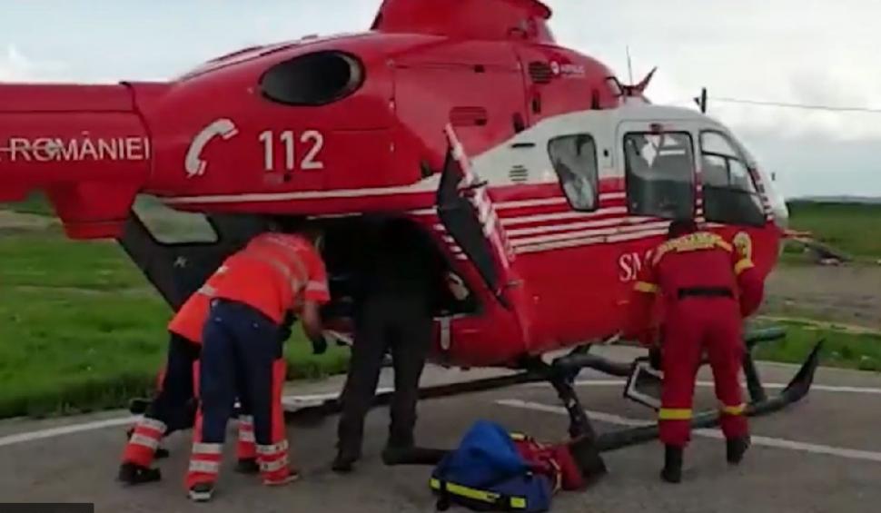 Doi bărbaţi din Vaslui, grav răniţi după ce un tractor a căzut peste ei 705680