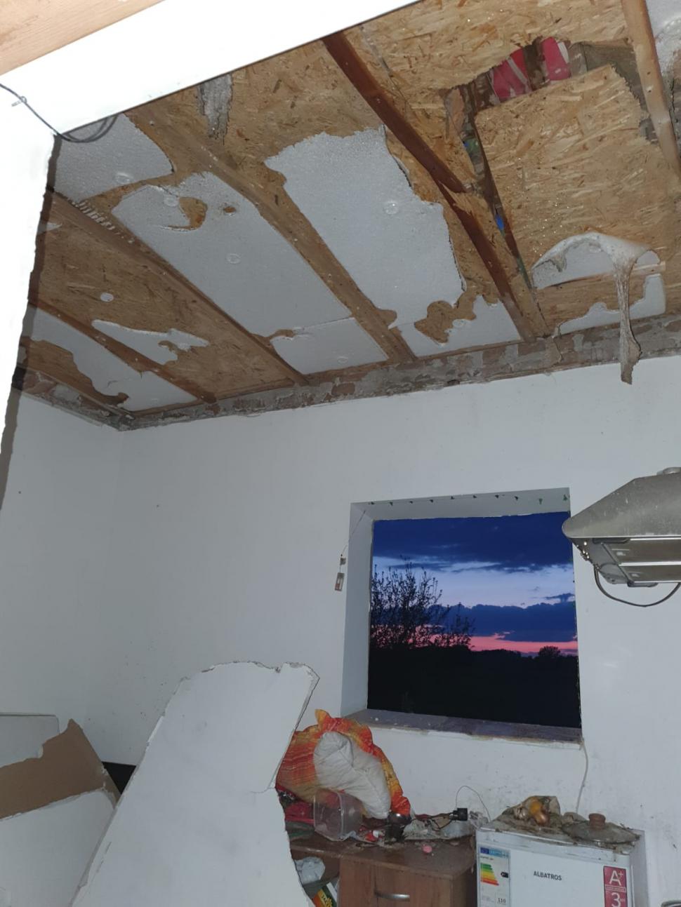 Explozie la o mănăstire din judeţul Constanţa. Un preot şi un călugăr au fost luaţi cu ambulanţa 705879