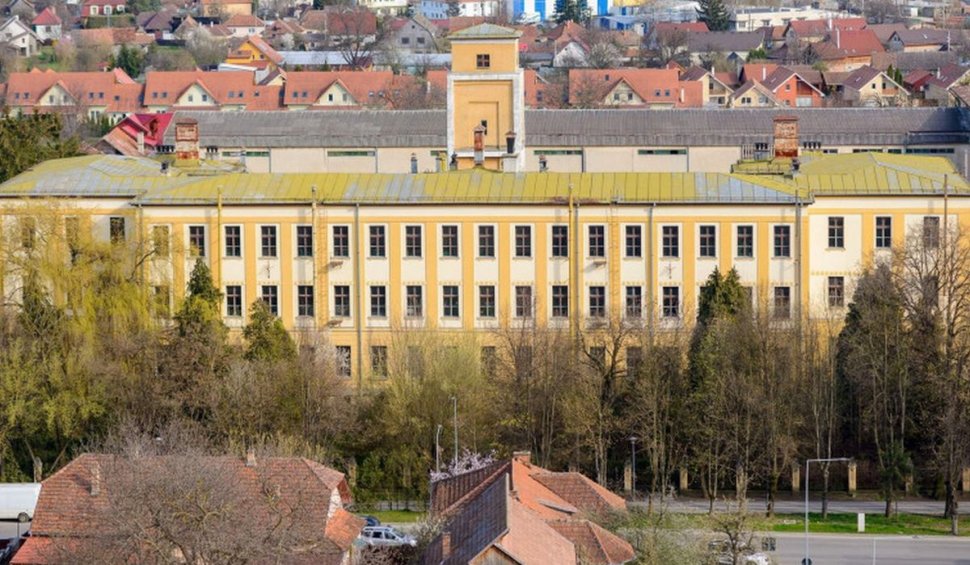 Fabrica unde s-au făcut ţigările Carpaţi, Snagov şi Mărăşeşti, transformată într-un "Palat al minunilor"