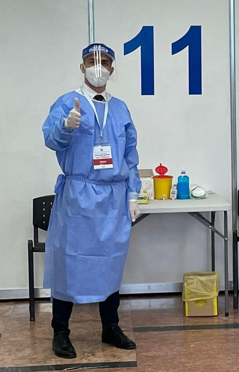 Valeriu Gheorghiță vaccinează personal românii care merg să se imunizeze la Maratonul de la București 706002