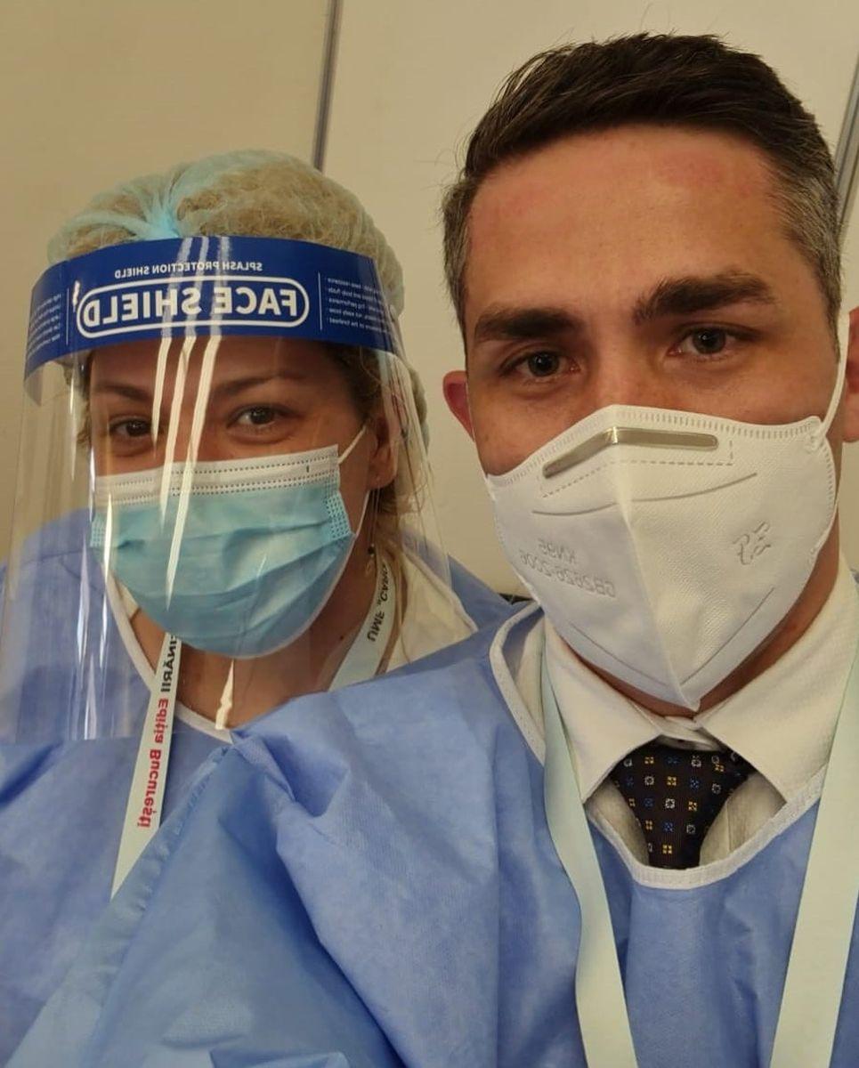 Valeriu Gheorghiță vaccinează personal românii care merg să se imunizeze la Maratonul de la București 706004