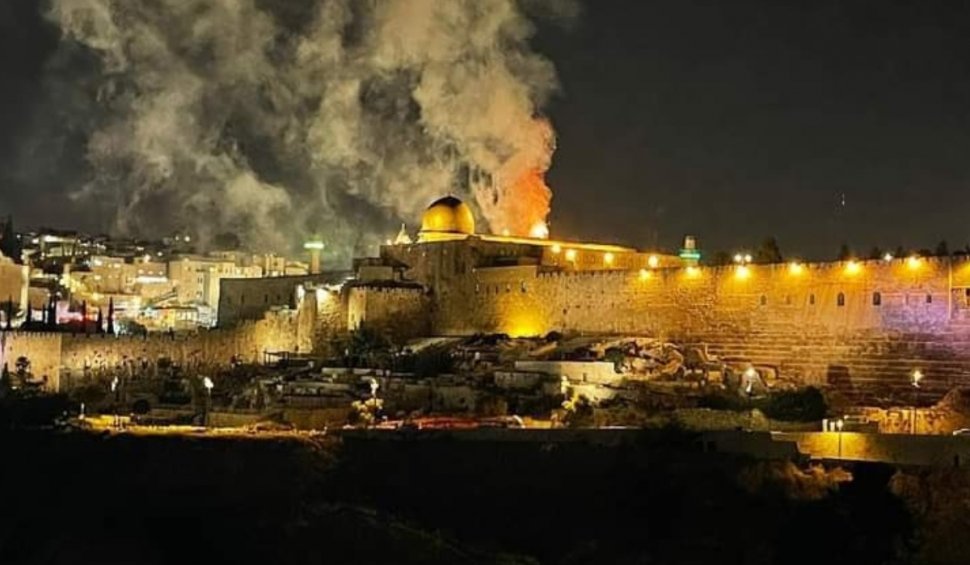 Incendiu violent în incinta Esplanadei Moscheilor din Ierusalim, unde se aflau mii de credincioși la rugăciunea de seară