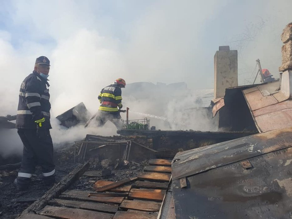 Pompieri certați de localnici în timpul unei intervenții în Bârlad: ”Dar nu așa se face, domne!”