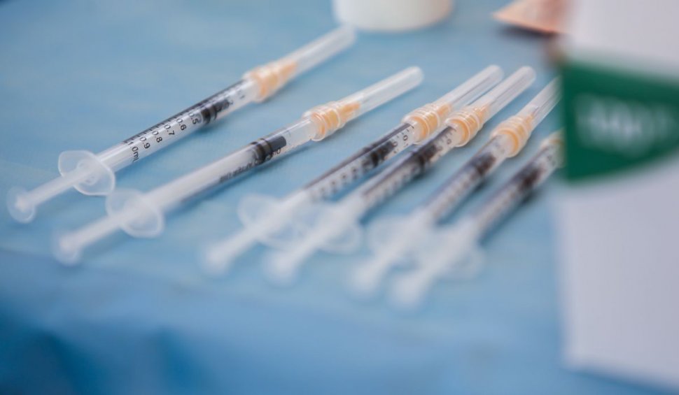 O studentă din Italia a fost injectată din greşeală cu şase doze de vaccin Pfizer