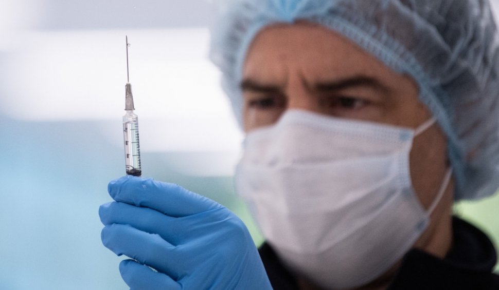 Unele persoane își pierd imunitatea la doar 3-4 luni de la vaccinarea anti-COVID, arată un studiu realizat în România