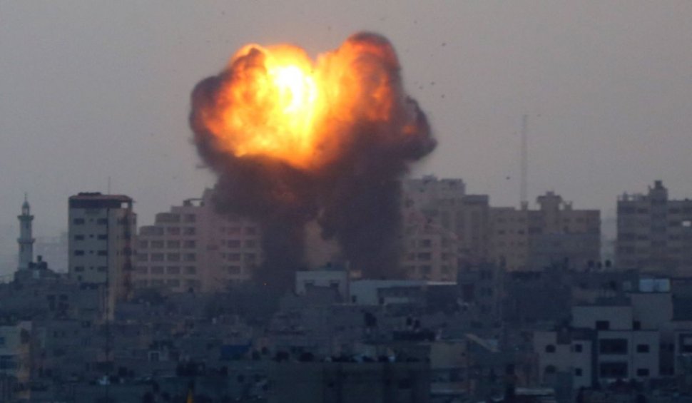 Maşină din Israel, distrusă cu un obuz antitanc lansat din Fâşia Gaza