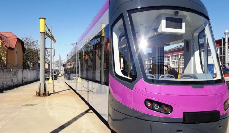 Primăria Capitalei a semnat contractul pentru 100 de tramvaie noi: Vor avea Wi-Fi și spațiu unde să-ți lași bicicleta