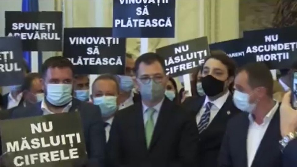 Protest PSD la ușa lui Ludovic Orban: ”Nu ascundeți morții!”