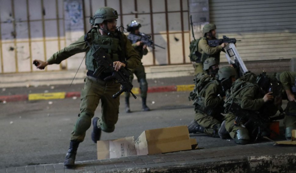 Revoltele se extind în Cisiordania pe fondul conflictului dintre Hamas şi Israel. Cel puţin 7 palestinieni, ucisi în confruntările cu forţele israeliene