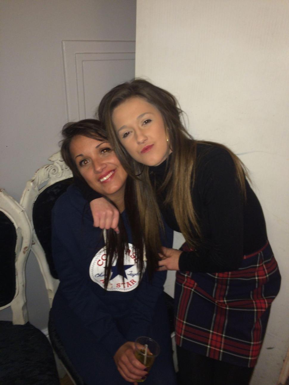 O tânără de doar 24 de ani şi-a dat ultima suflare, răpusă de cancer, ținându-și iubitul de mână 707213