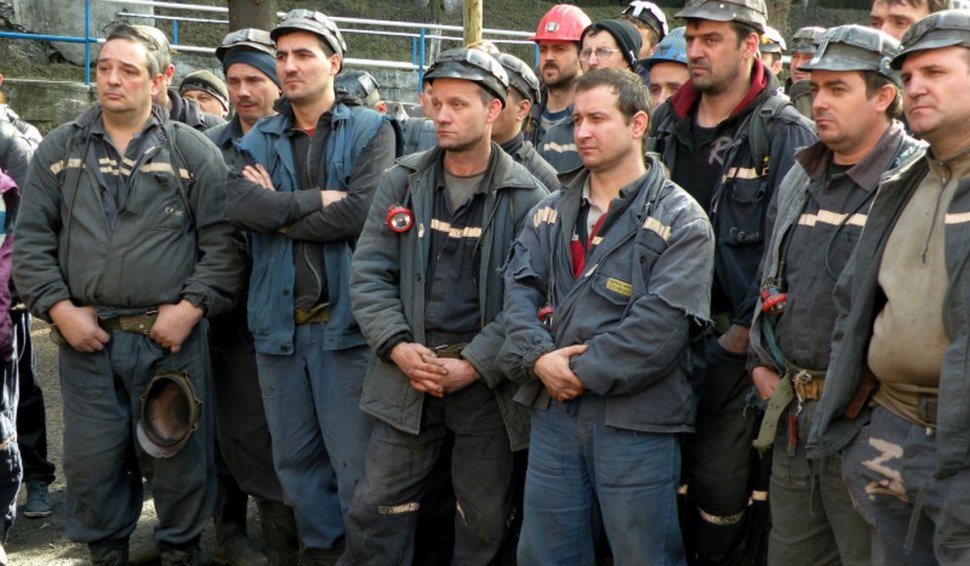 600 de mineri au intrat în grevă şi cer reducerea vârstei de pensionare. Sindicalist: Mulți colegi nu ajung să ia pensia din cauza bolilor