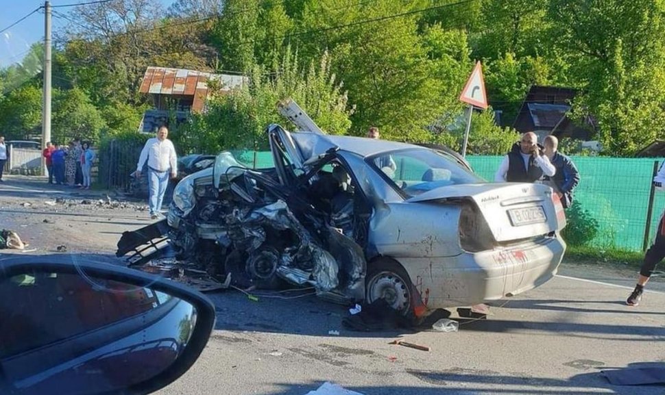 Cinci bărbaţi au murit şi alte două persoane au fost rănite, într-un accident cumplit la Nistoreşti