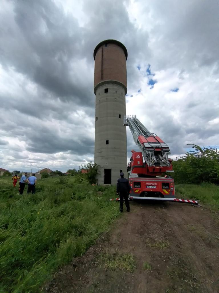 Un copil de 12 ani a căzut într-un castel de apă dezafectat, adânc de 7 metri, în Ialomiţa 707437