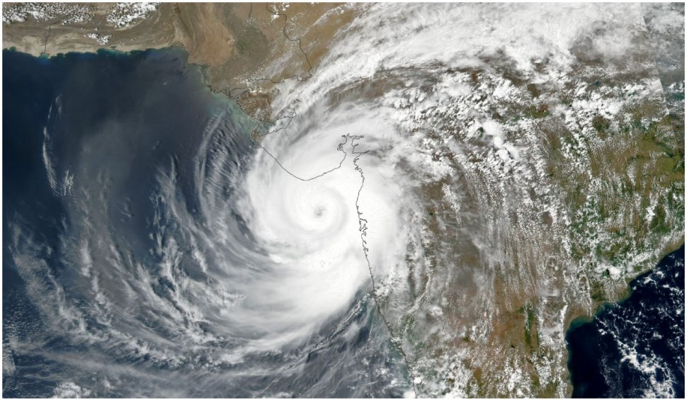 India, devastată de COVID-19, se pregăteşte de impactul cu ciclonul Tauktae