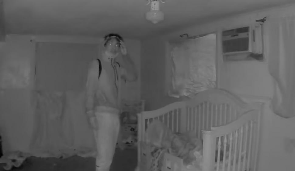 Momentul în care un copil este răpit din pat, de lângă fratele său geamăn, şi ucis fără milă de un tânăr de 18 ani 707587